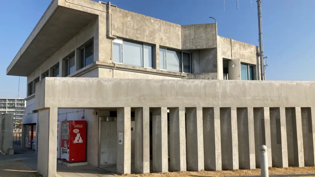 大蔵海岸の西側堤防のトイレ