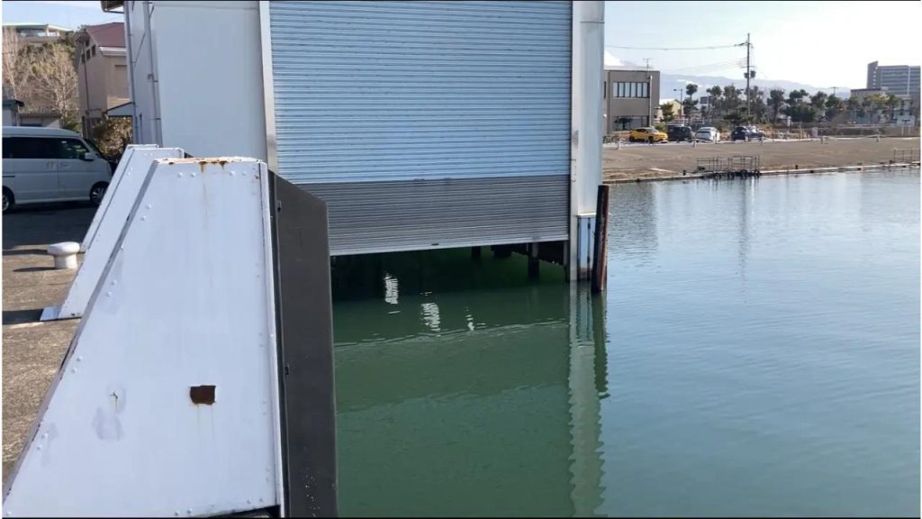 長浜港の水上小屋のバス釣りポイント