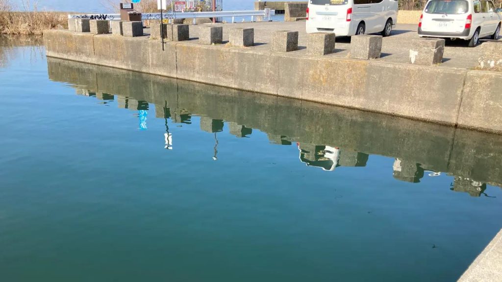 長浜港の東突堤前のバス釣りポイント：北側