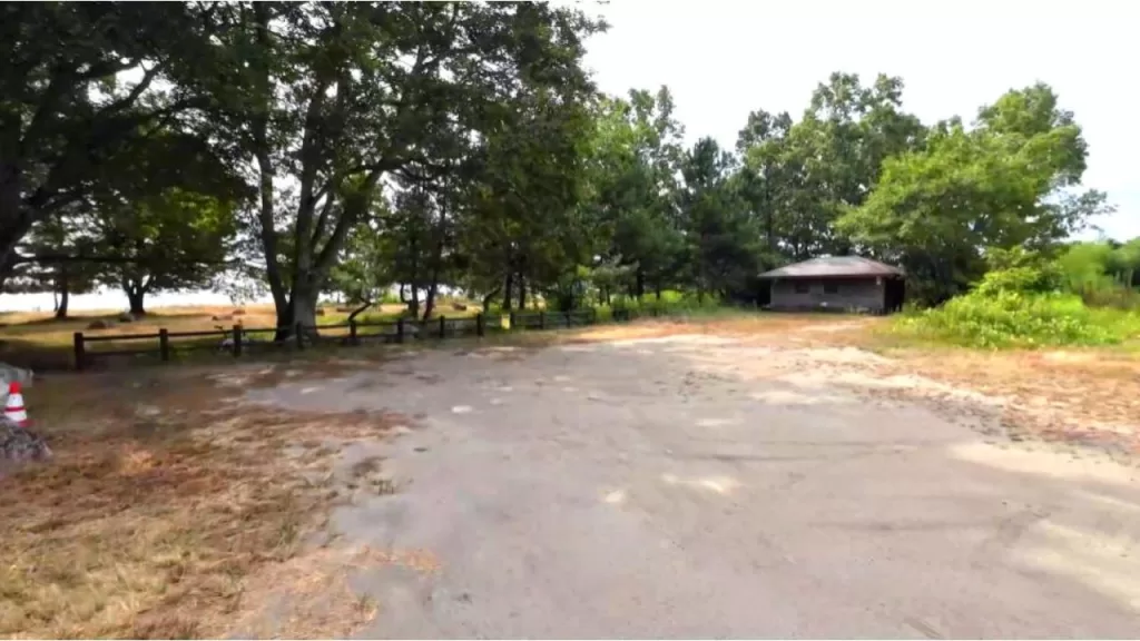 琵琶湖の安曇川北流河口のバス釣りのポイントのトイレ