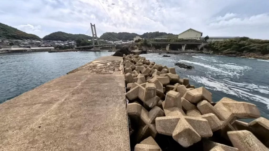 間人港の釣り場の様子:外側防波堤