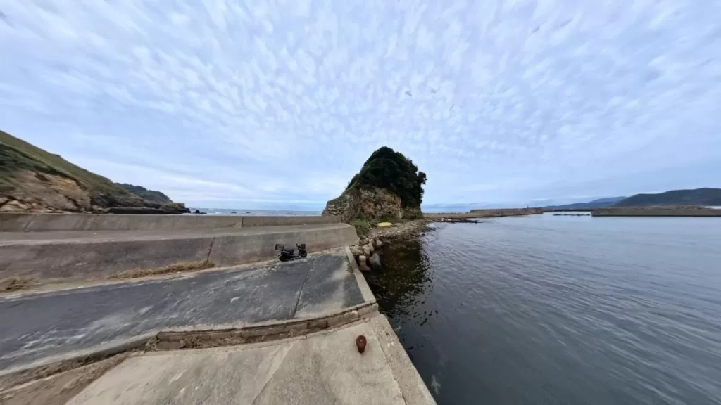 浅茂川漁港大波止の入口