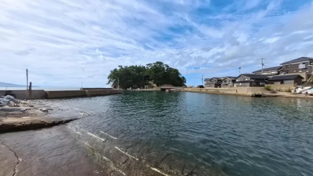 小間漁港の釣りのポイントの様子