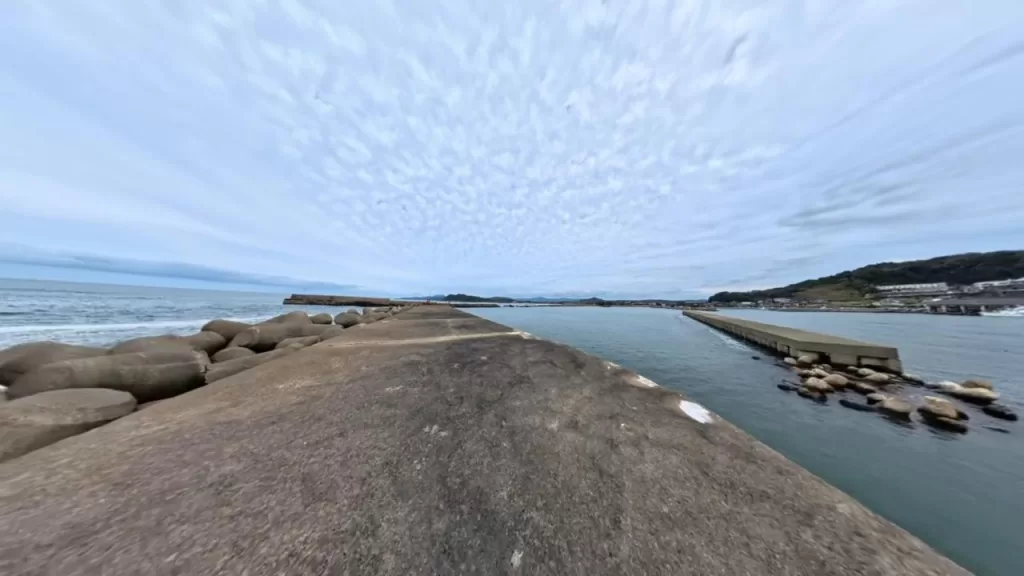 浅茂川漁港の大波止釣り場の様子
