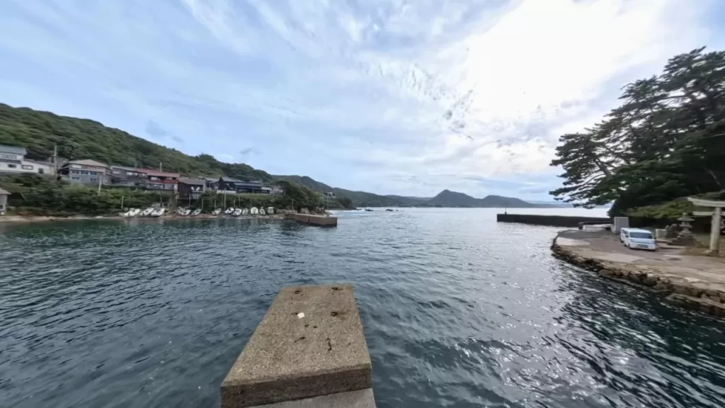 小間漁港の中央防波堤の先端