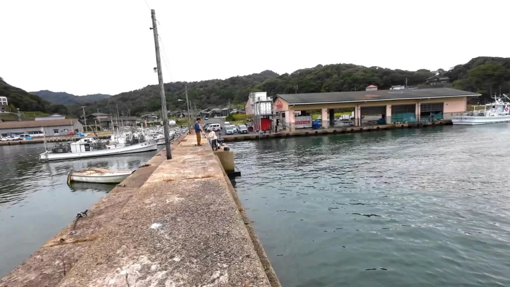 浅茂川漁港の釣り場の様子2